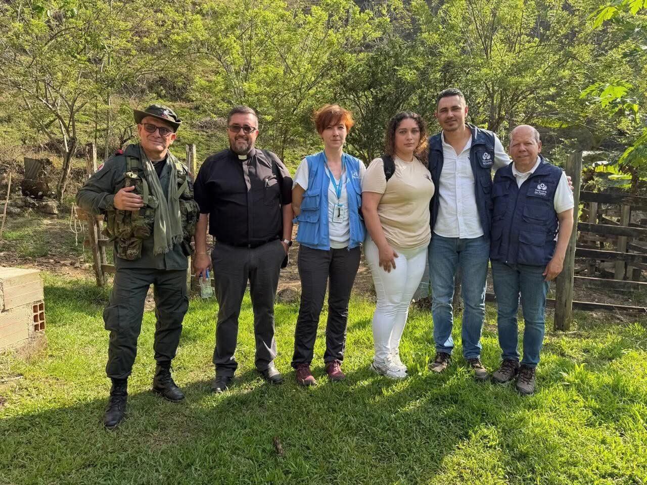 ELN entregó a una comisión humanitaria a Brenda Felicita Carrascal Carvajalino, secuestrada hace más de seis meses en el Catatumbo. / Foto: Defensoría del Pueblo.