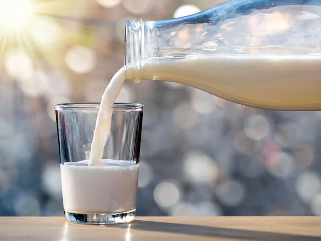 diferencias entre la leche deslactosada y la leche entera - Getty Images