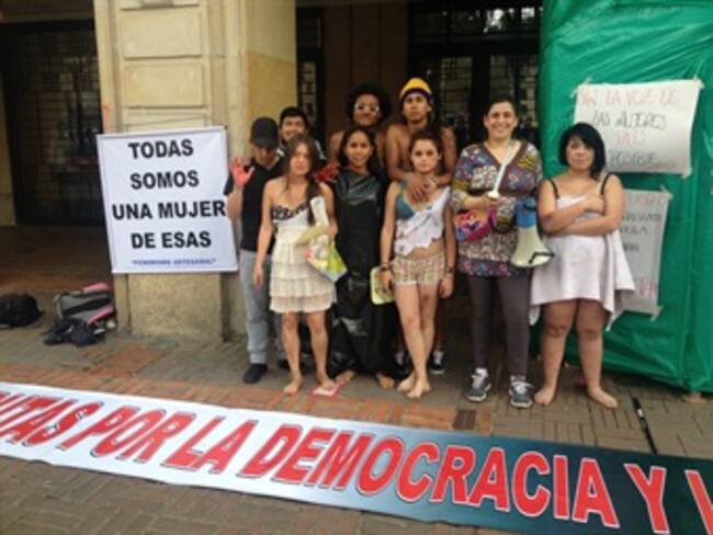 Mujeres hacen presencia en la Plaza de Bolívar en apoyo a Petro
