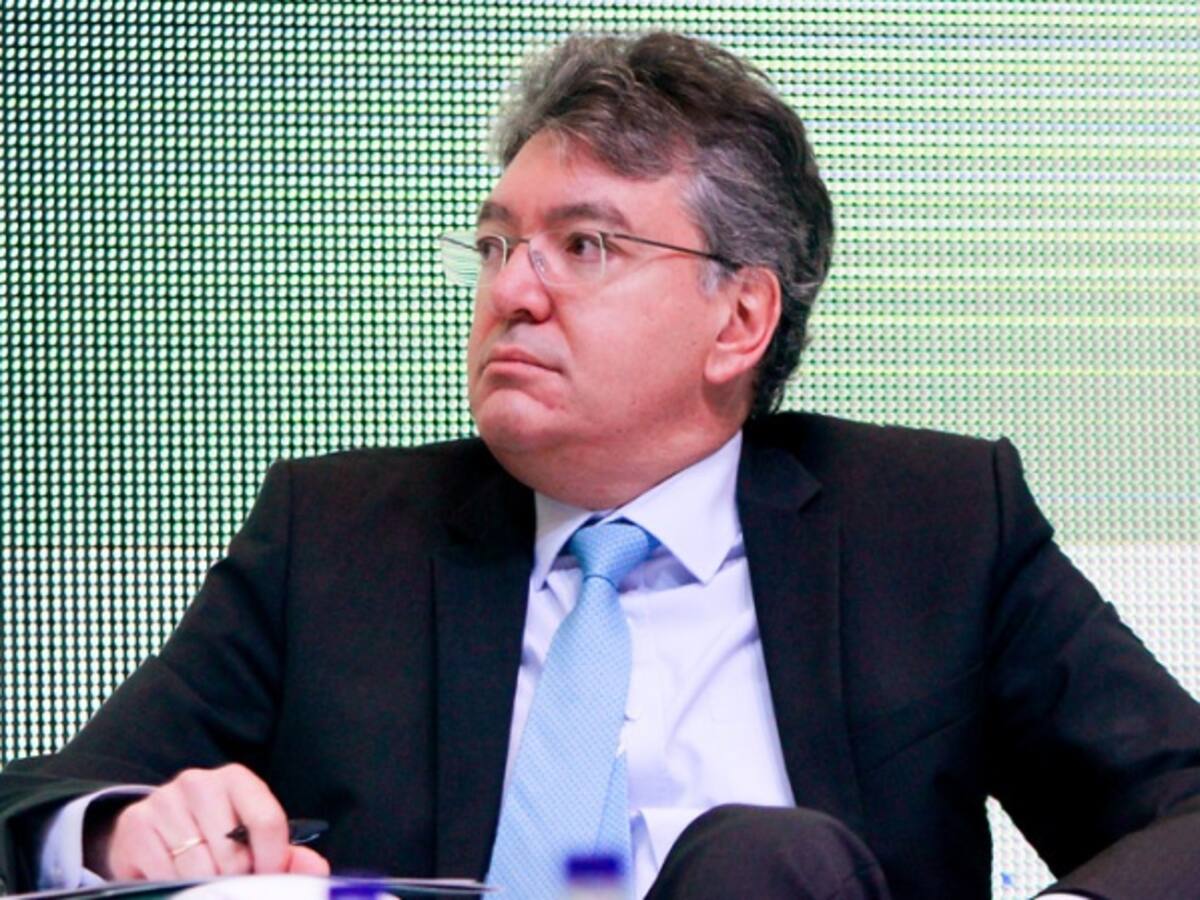 Este martes arranca debate de moción de censura a MinHacienda