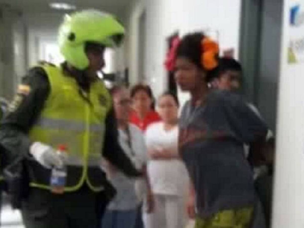 Pareja habitante de la calle, arroja sustancia a personal de hospital San Juan de Dios