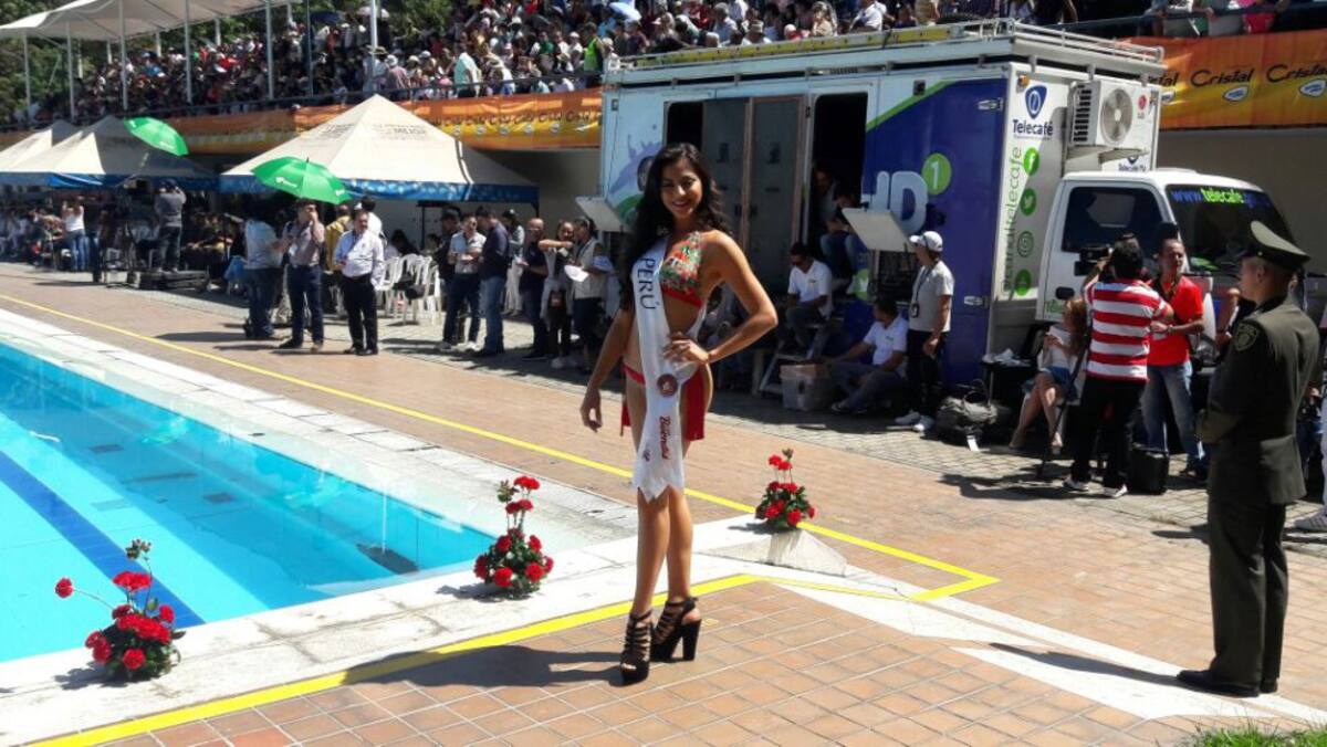 Desfile en traje de baño de las candidatas al Reinado Internacional del Café