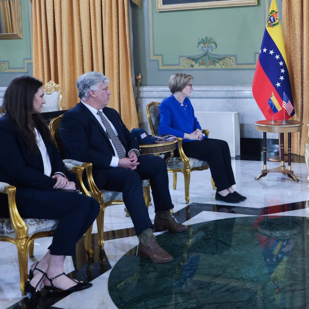 Delcy Rodríguez recibe en Caracas delegación de senadores de Estados Unidos