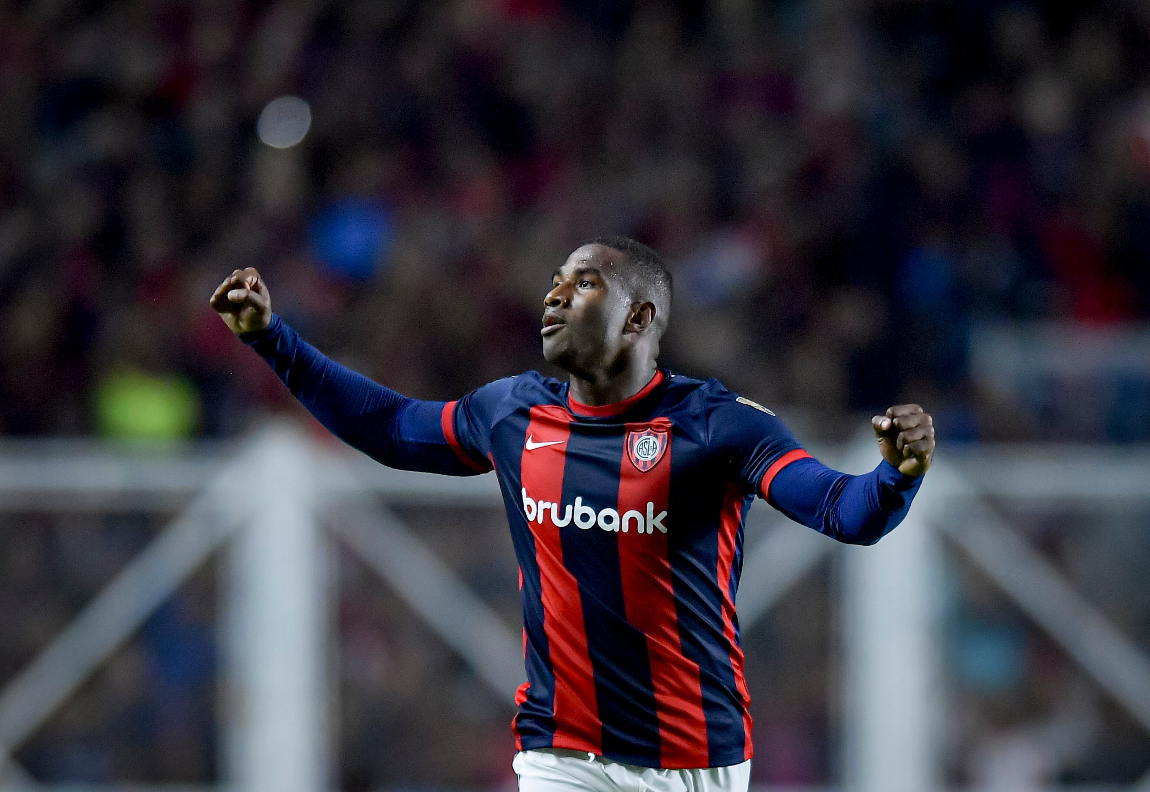 Jhohan Romaña festeja su gol con San Lorenzo en la Copa Libertadores. (Photo by Marcelo Endelli/Getty Images)