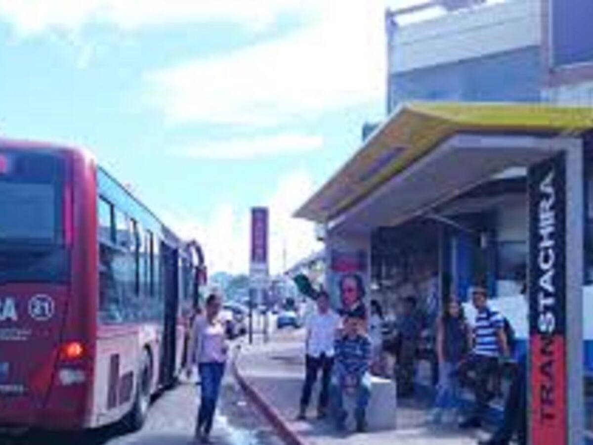 Colapsa el sistema de transporte público en la frontera