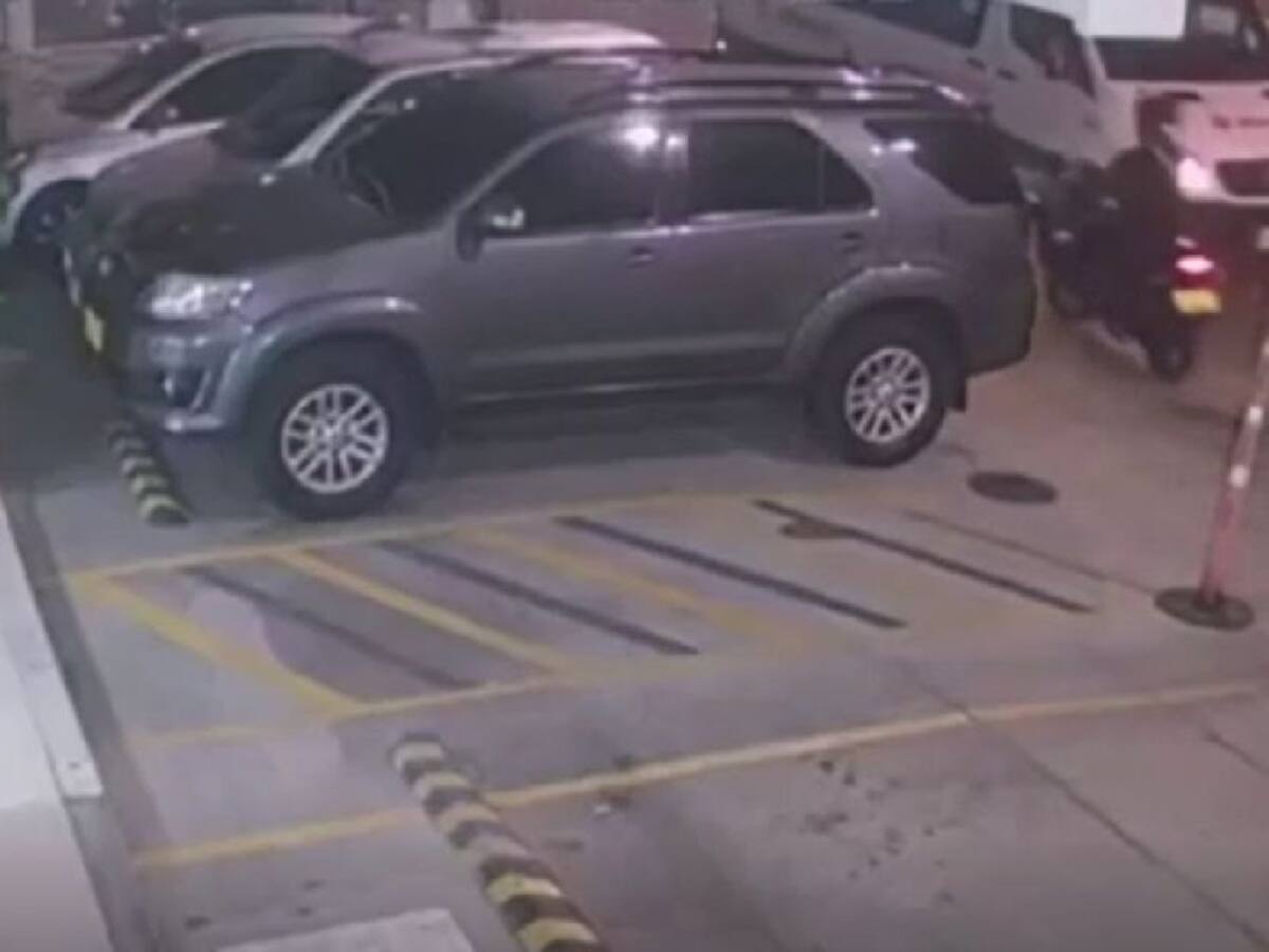 Delincuente en moto atracó a una mujer en la Av. Santander