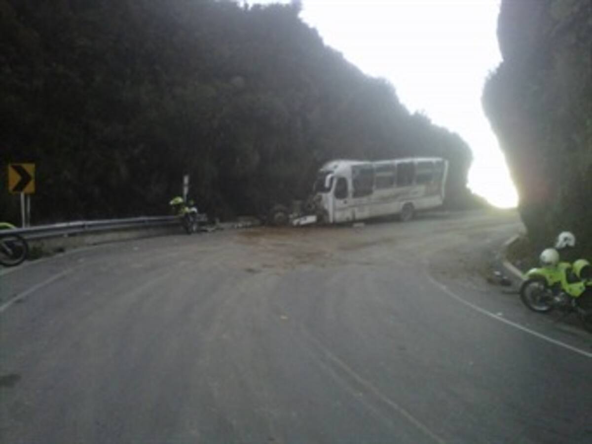 Accidente de bus en la vía entre Manizales y Bogotá causa once muertos y 30 heridos