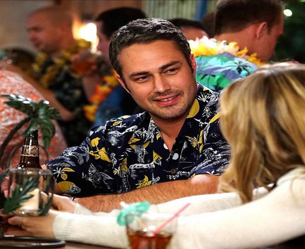 A través de su cuenta de Instagram @TaylorKinney11, Kinney comparte momentos al lado de la cantante y muestra imágenes de su trabajo como actor y modelo.