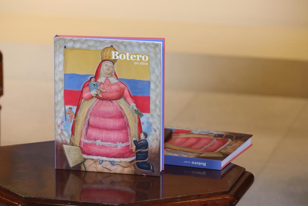 Libro presentado. Foto: Gobernación de Antioquia