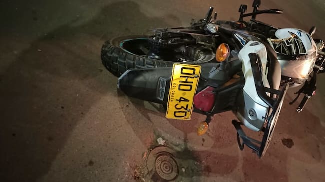 Durante el procedimiento, la Policía encontró que los menores portaban armas blancas.