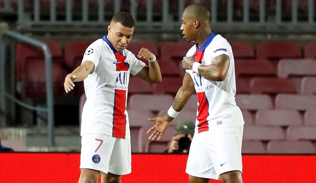 El joven delantero francés festeja su tercer y último gol en la victoria sobre el Barcelona.