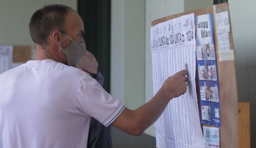 Ciudadanos de Costa Rica asisten a las urnas. Foto: Getty