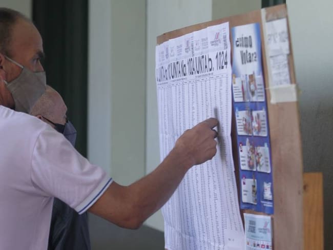 Ciudadanos de Costa Rica asisten a las urnas. Foto: Getty