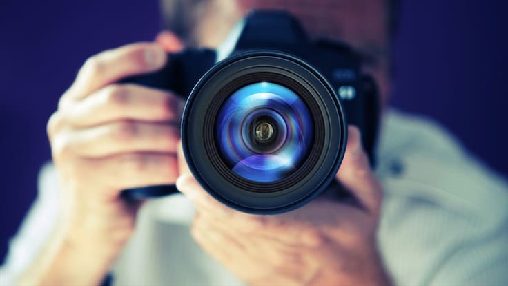 Denuncian que el fotógrafo Christian Hard habría estafado a más de 14 modelos