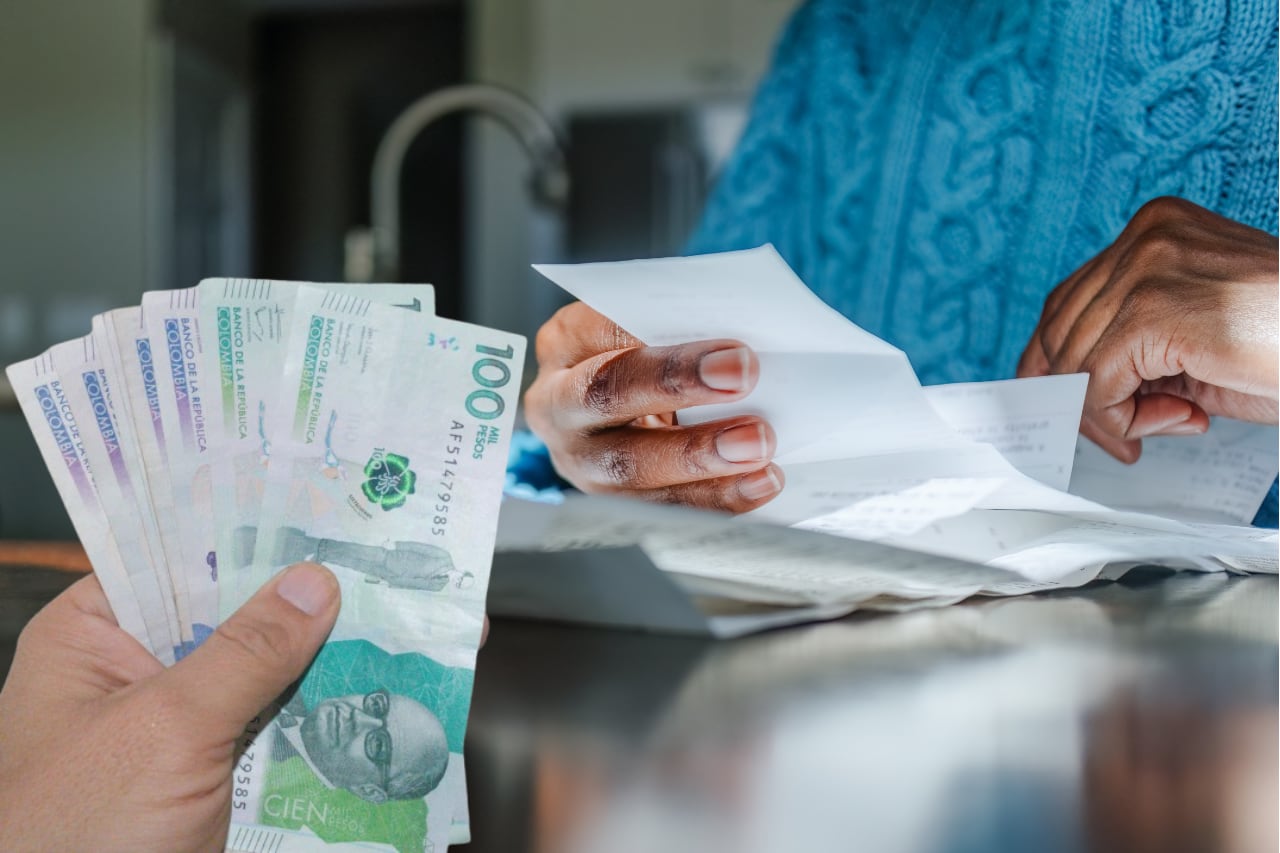 Imagen de referencia. Billetes y recibos: Getty Images. 