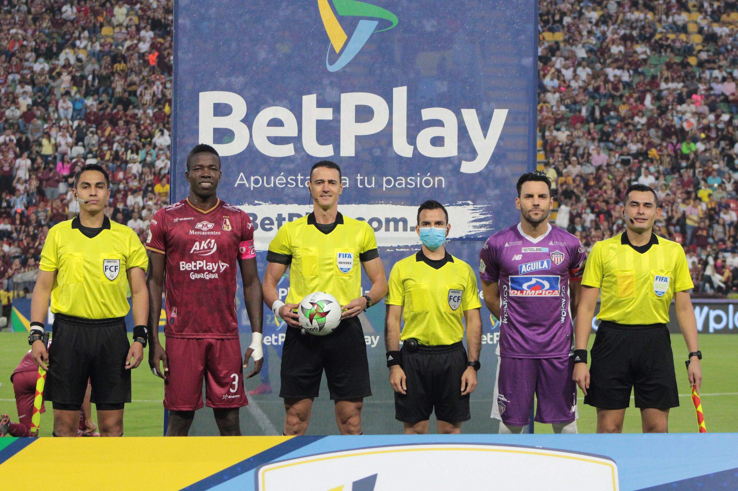 Duelo entre Deportes Tolima y Junior en el estadio Manuel Murillo Toro. (Cortesía Dimayor)
