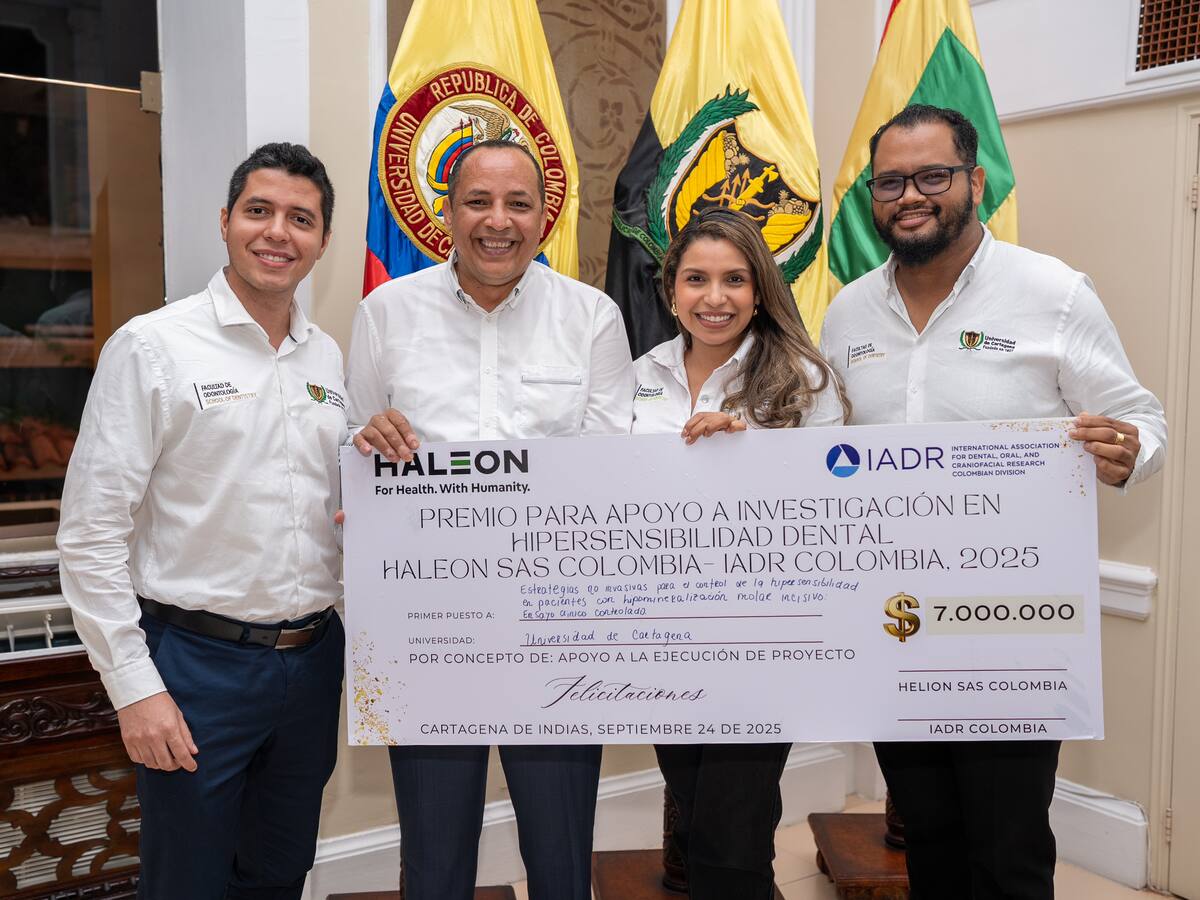 Docentes de UDC obtienen premio a Mejor Proyecto de Investigación en Hipersensibilidad Dental