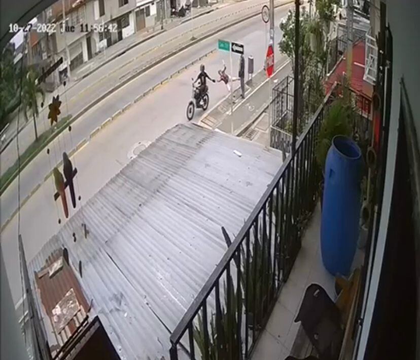 Adulta mayor herida en un intento de atraco permanece entre la vida y la muerte