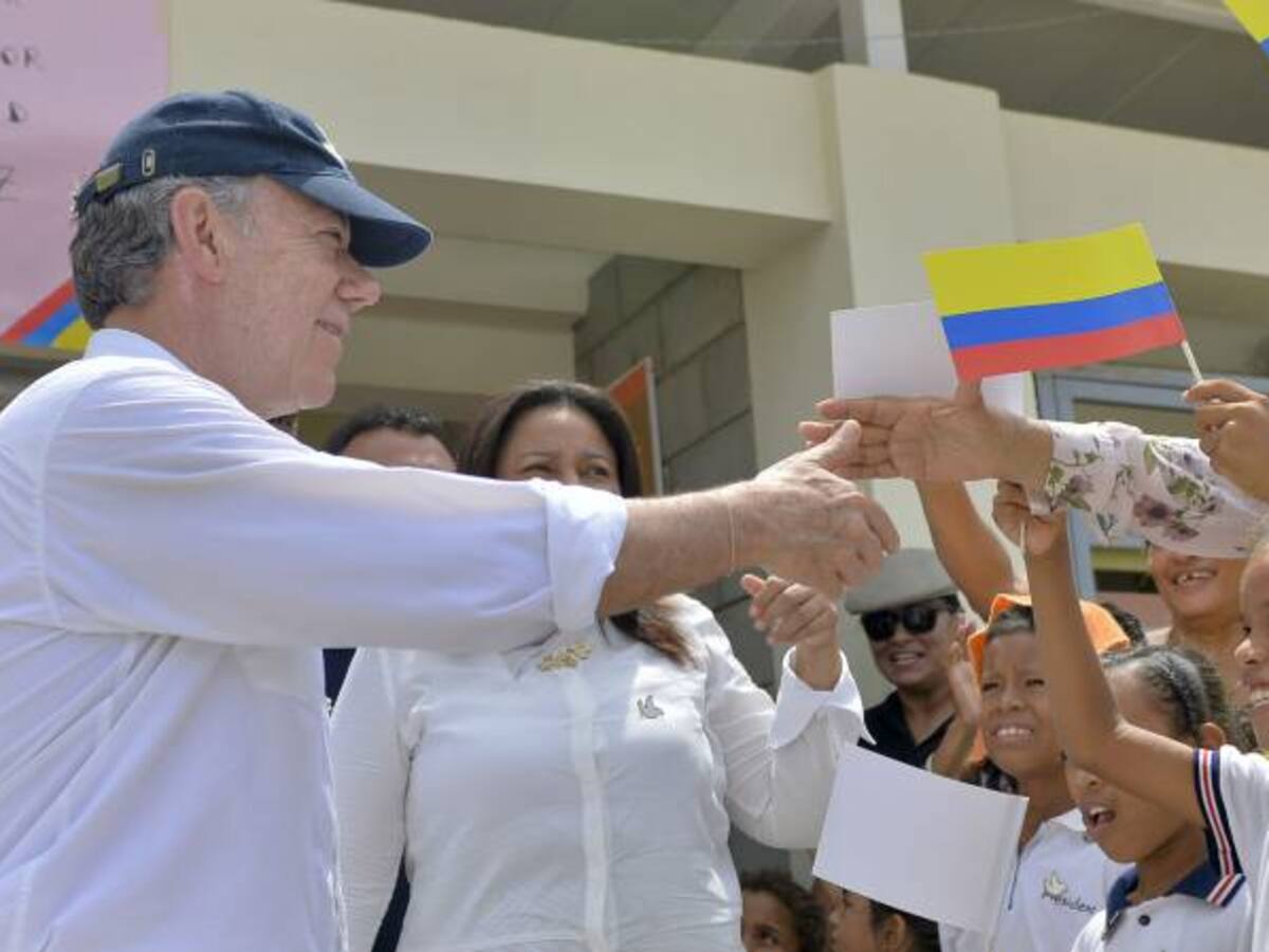 Estan engañanado a la gente: Santos sobre firmas del uribismo