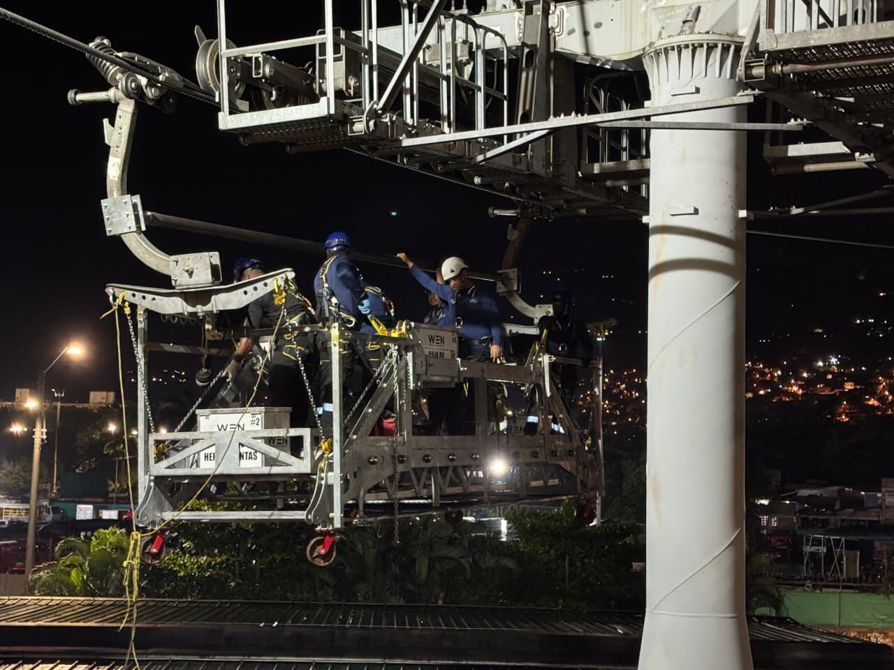 El lanzamiento de El Fénix, el primer carro taller aéreo de Latinoamérica