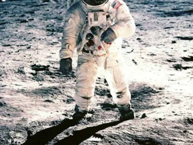 ¿Qué dijo realmente el comandante Neil Armstrong al pisar la luna?