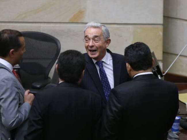 Uribe mostró como graba sus “despachadas” contra Santos