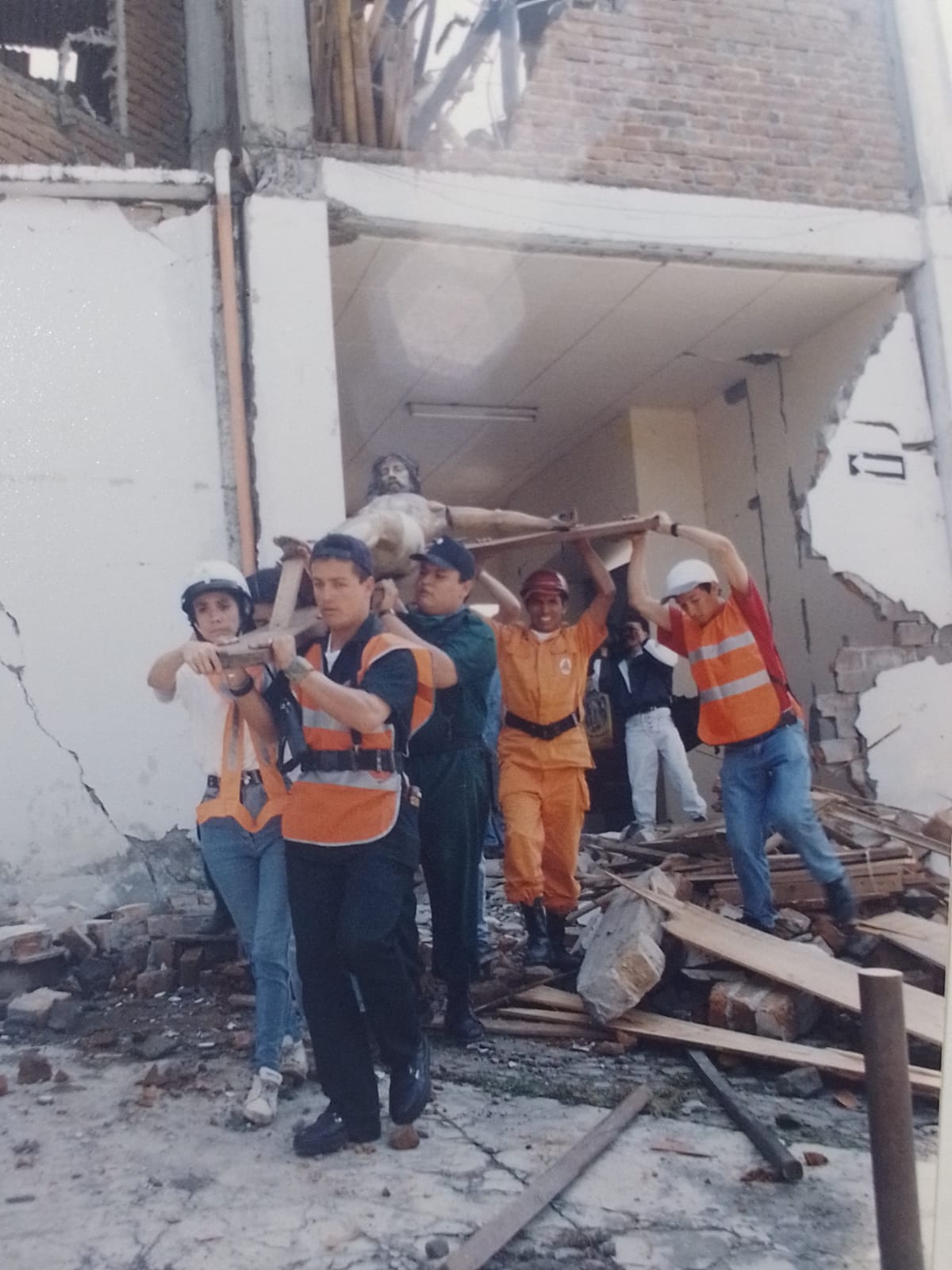 Imágen del terremoto de 1999 - Fotógrafo: Álvaro Camacho.