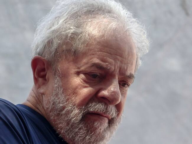 Condenan a Lula por caso de corrupción a 12 años de prisión