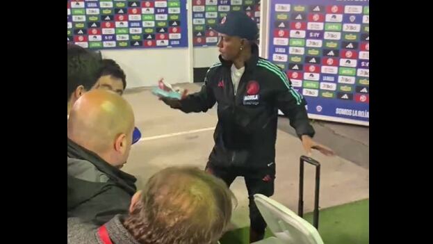 Héctor Abadia, utilero de la Selección Colombia luego del partido ante Chile / Captura de video