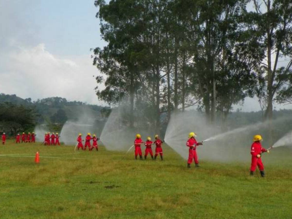 Bomberos indígenas de Caldas capacitan a bomberos de Centroamérica