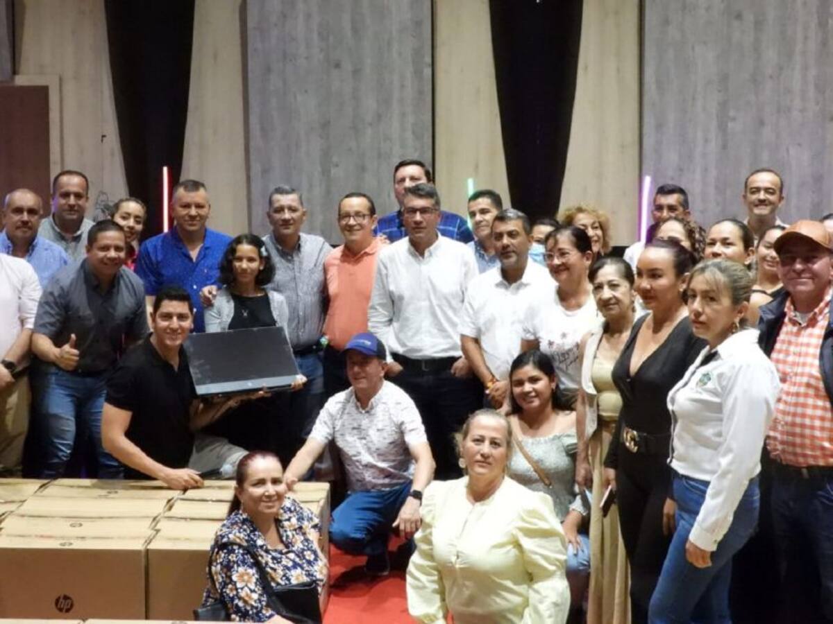 Más de 50 bibliotecas del Tolima recibieron dotación de computadores