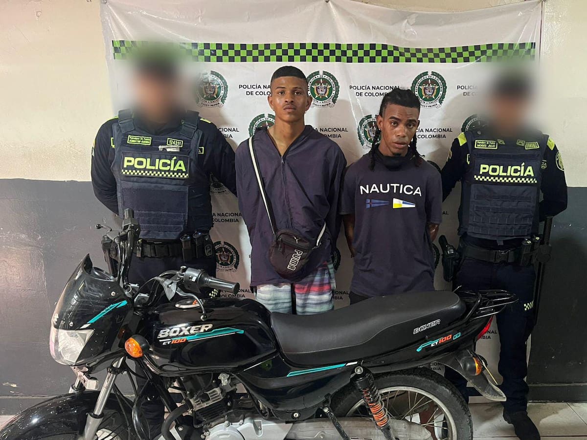 Dos presuntos atracadores capturados tras robar prendas de oro y celular en Cartagena