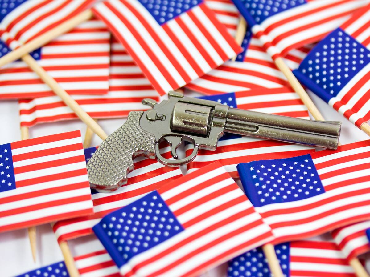 Gobernador de Florida firma ley que permite porte de armas sin permiso