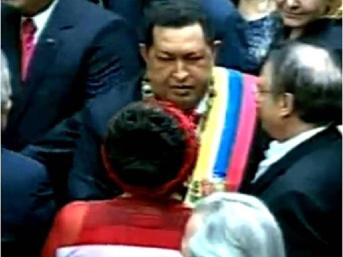 Chávez y Piedad Córdoba se funden en un abrazo en las celebraciones de la independencia venezolana
