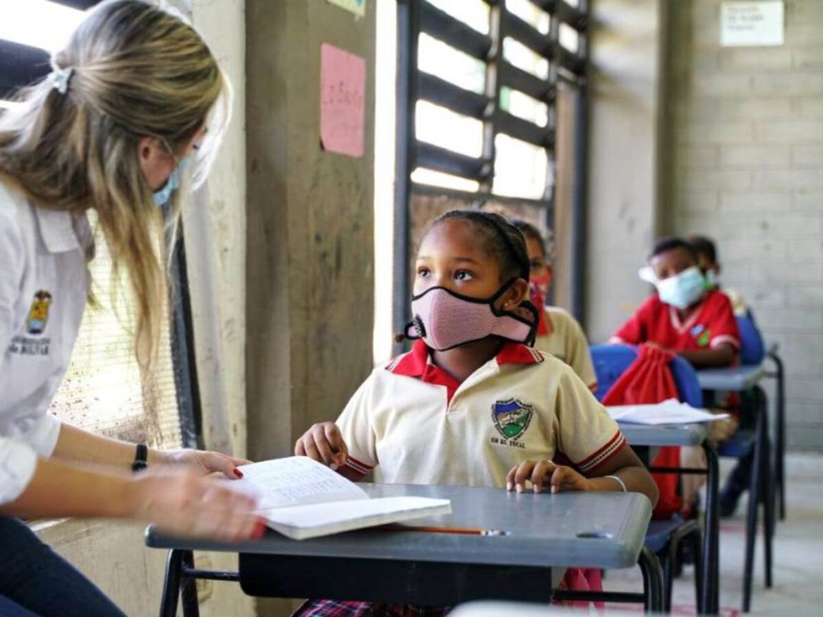 15.000 estudiantes de Bolívar regresaron a clases de manera presencial