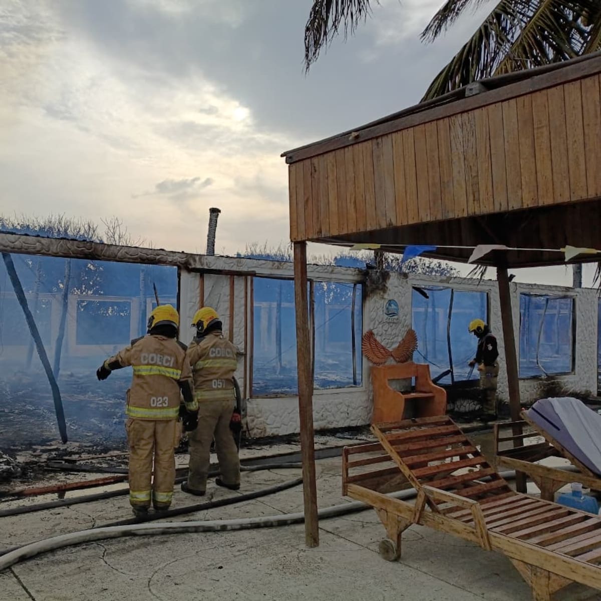 Bomberos de Cartagena controlaron incendio en hotel de la zona norte