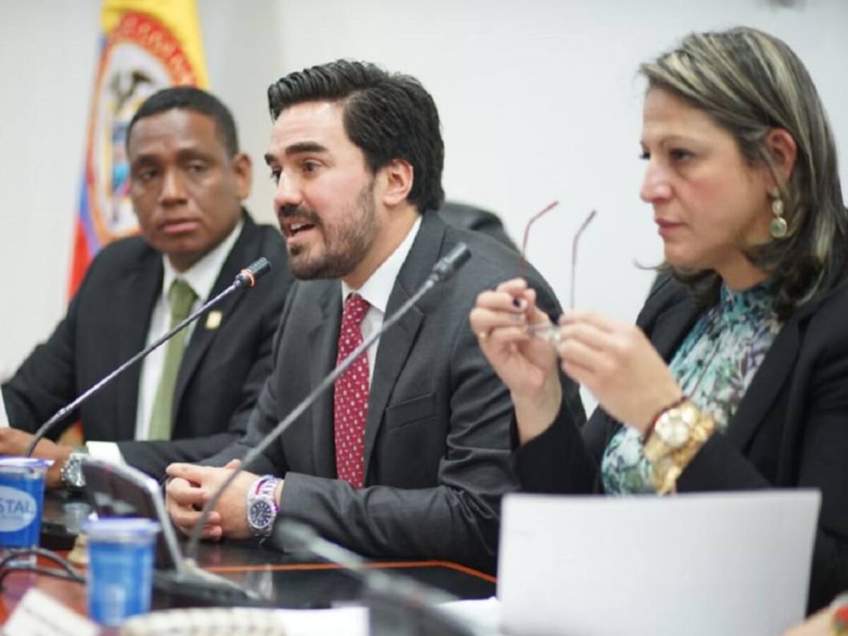 Radican proyecto para impedir a funcionarios con aspiración presidencial