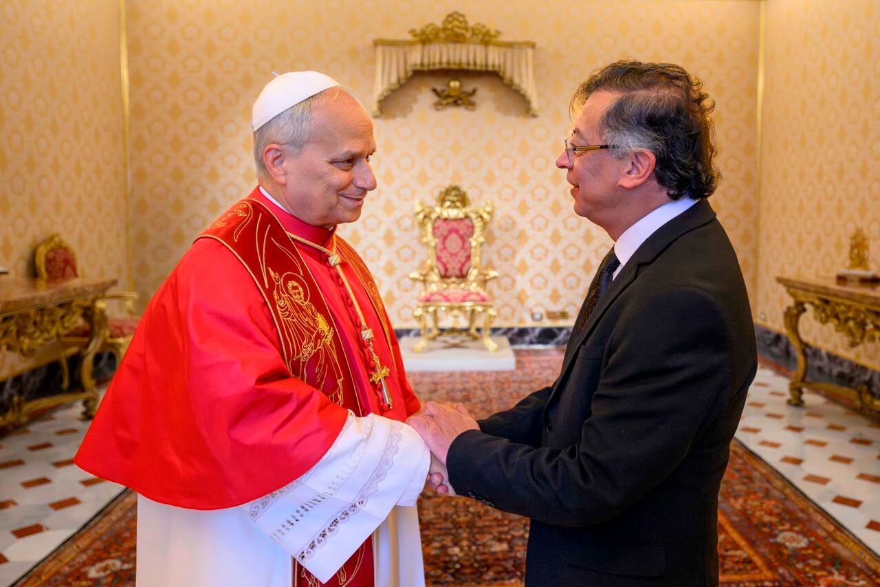 Gustavo Petro y el papa Leon XIV. Foto: suministrada.