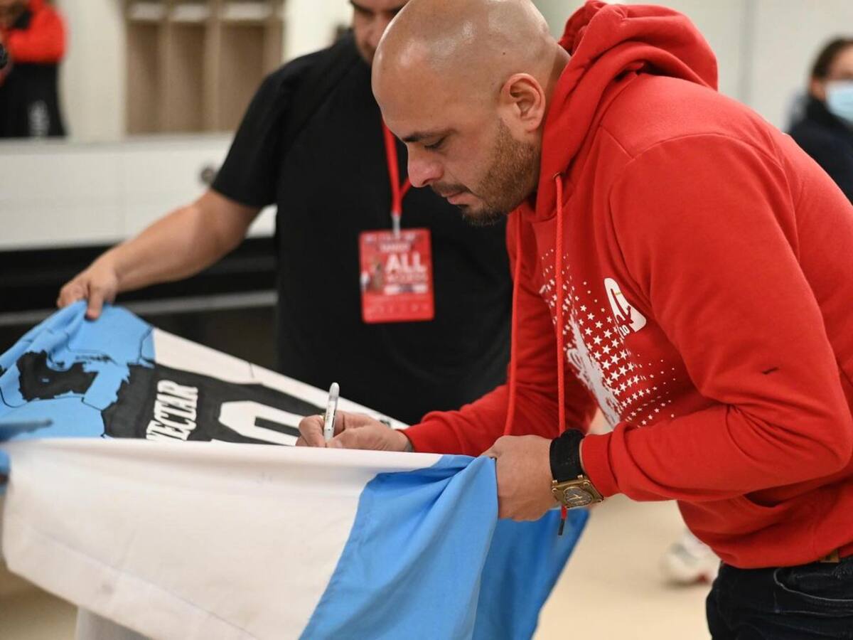 Omar Pérez le dio un sablazo a Eduardo Méndez en su despedida del fútbol