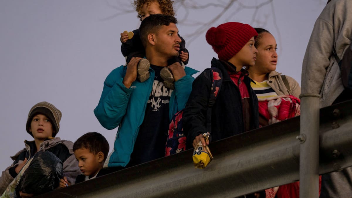 Crisis fronteriza en El Paso, Texas, por llegada masiva de migrantes