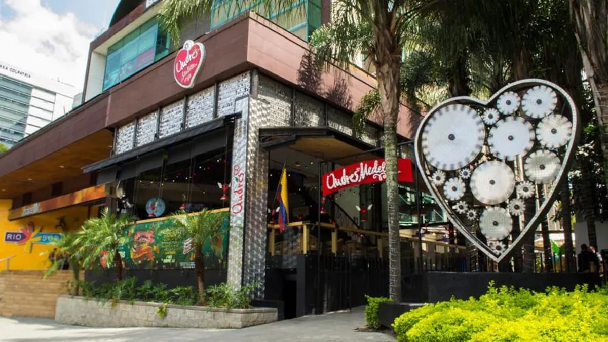 Sellaron la sede de Andrés Carne de Res en Medellín por irregularidad en una botella de licor