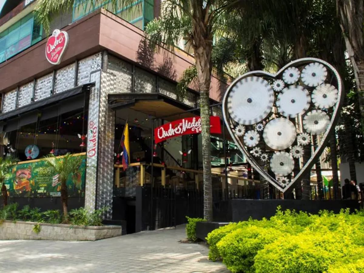 Sellaron la sede de Andrés Carne de Res en Medellín por irregularidad en una botella de licor