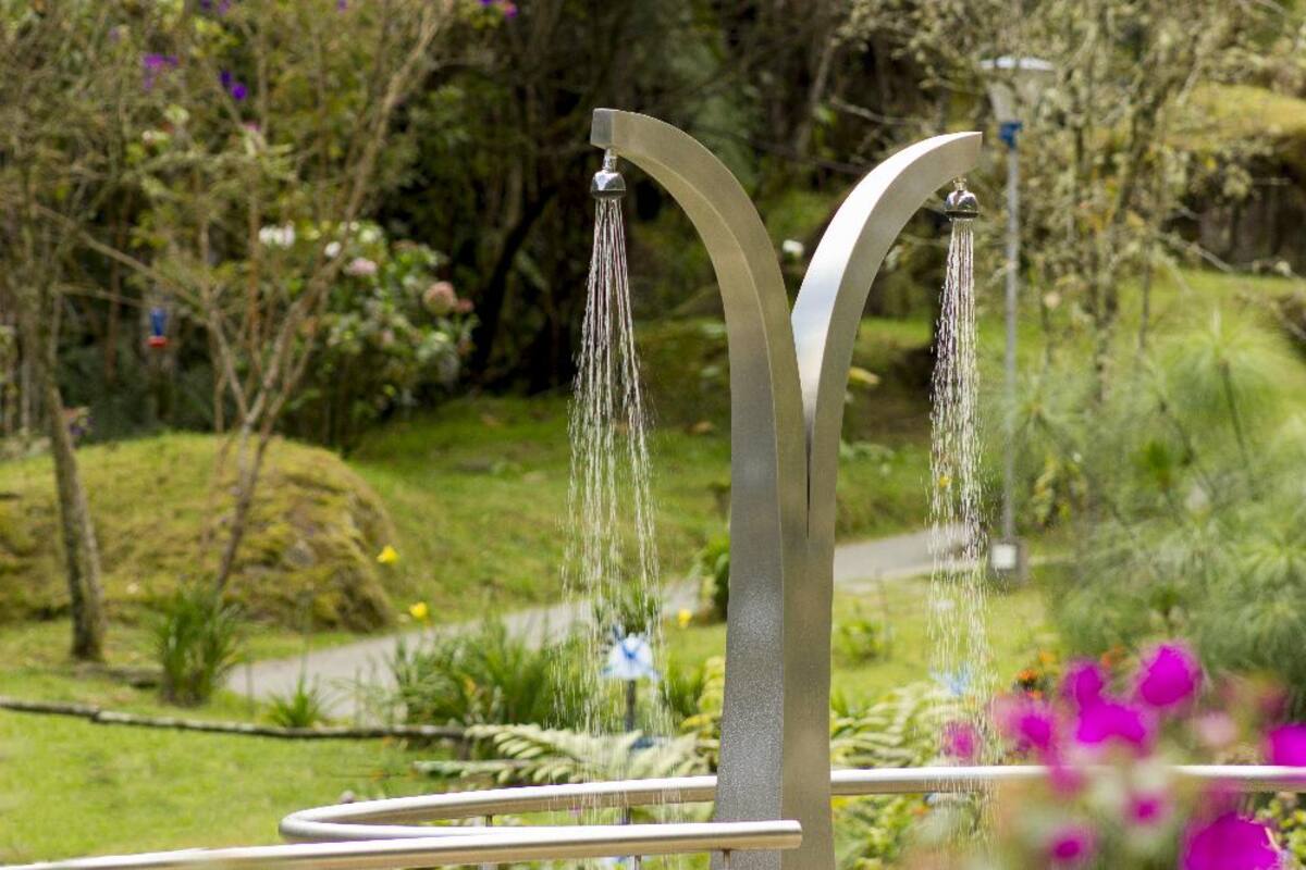 En estas piscinas termales, ubicadas en Santa Rosa de Cabal, se sentirá el placer del calor y las sales naturales; más que entretenimiento proporciona salud y bienestar.