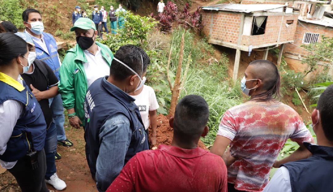 El alcalde de Cali, Jorge Iván Ospina visitó la zona de ladera en Siloé.