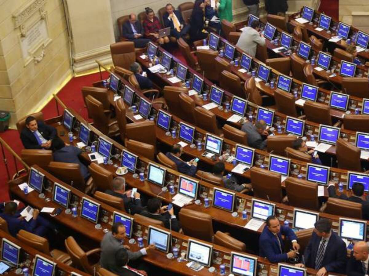 Cámara de Representantes se gastó $30'000.000 en medallas