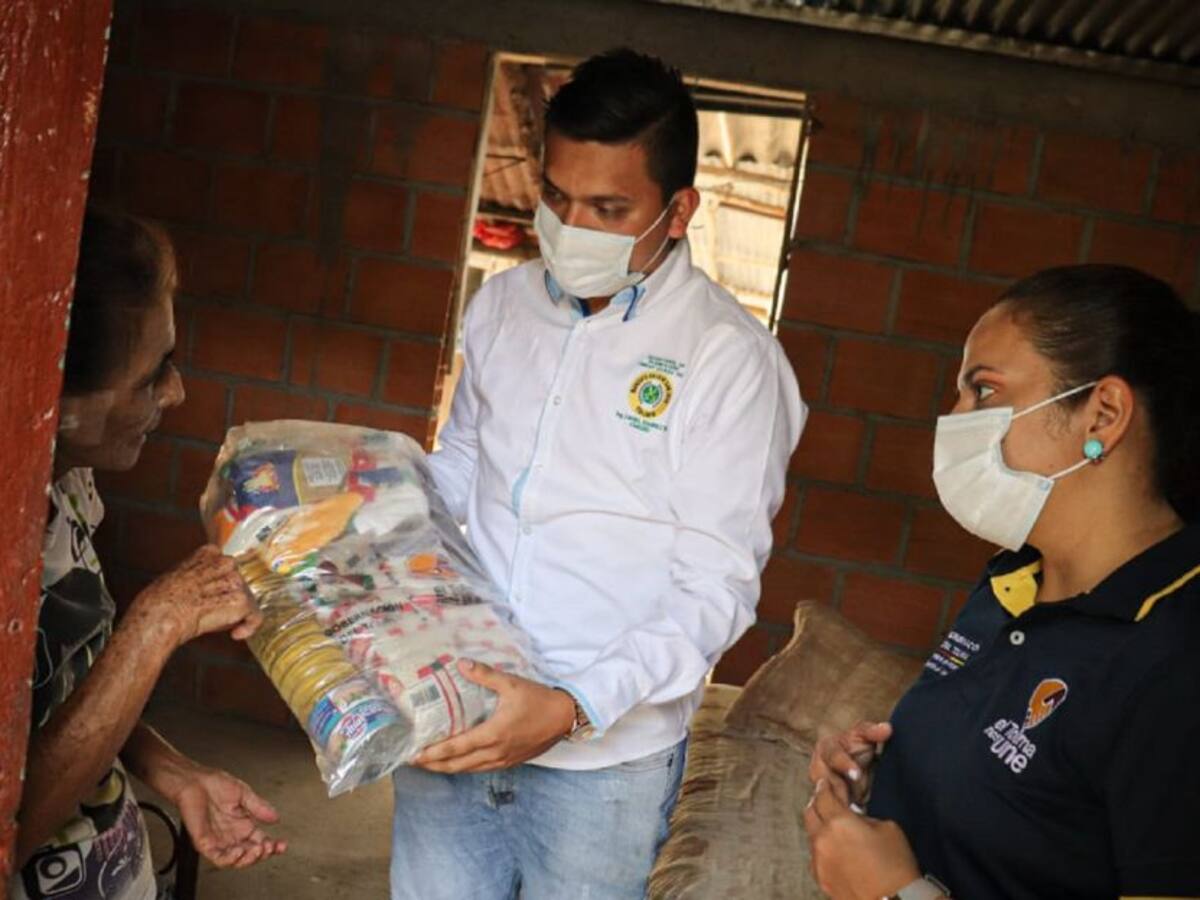 Entregan ayudas humanitarias a familias afectadas por el invierno