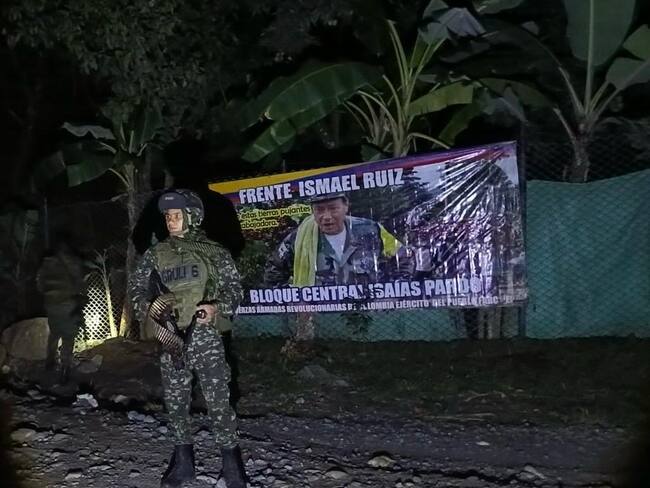 Se encontraron dos pancartas en las que se hacía referencia a disidencias. Foto Novena Brigada.