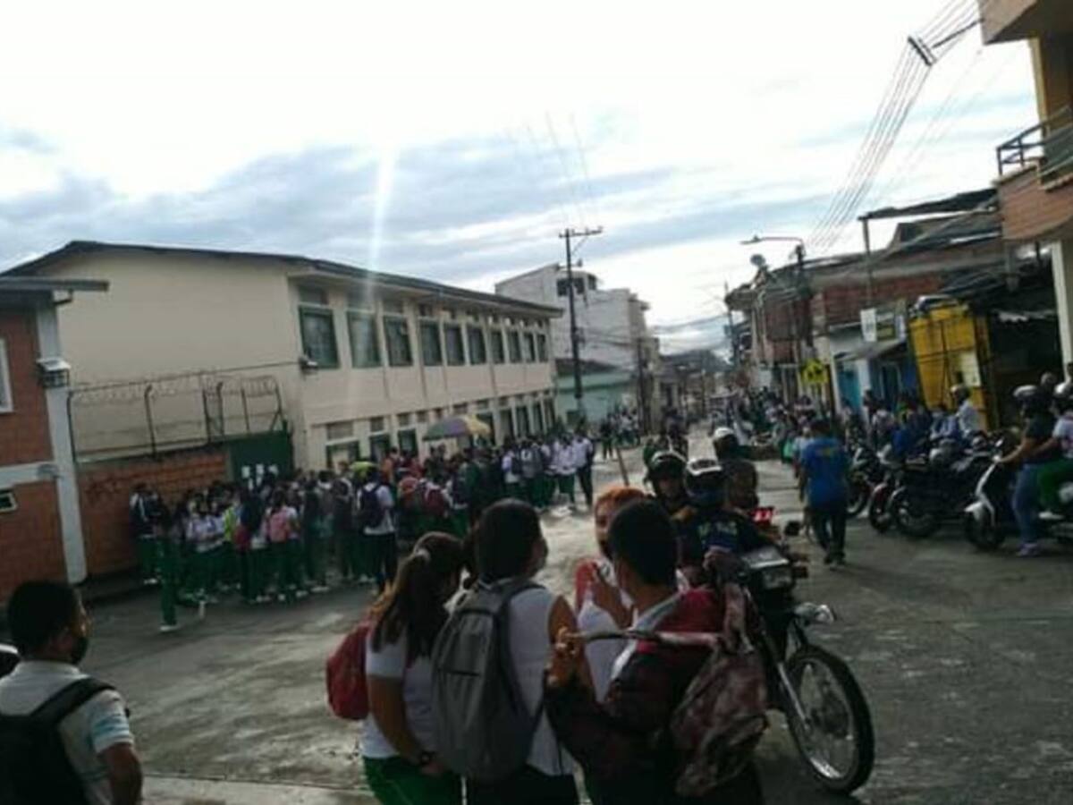 Realizaron plantón en Riosucio al parecer por malos tratos de un docente
