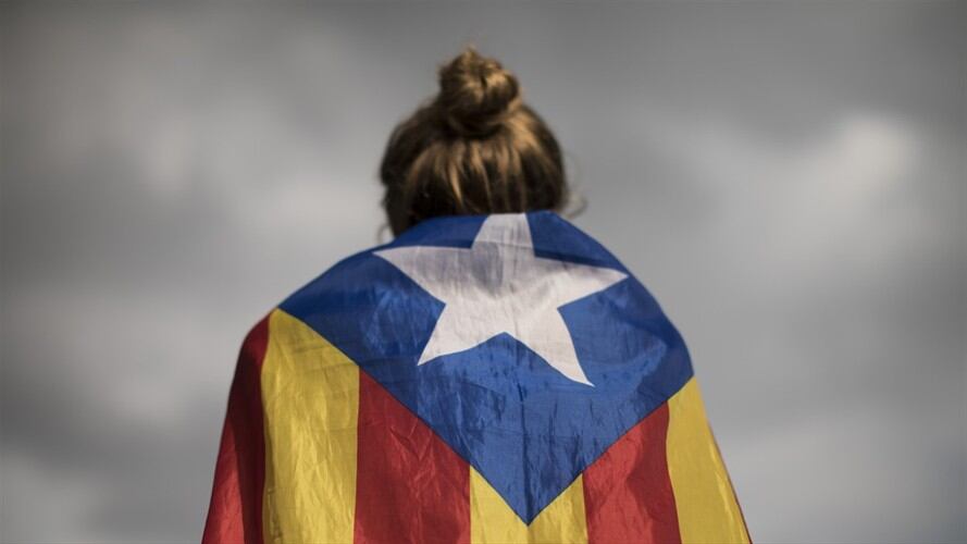 El presidente Ejecutivo de la regional catalán, Carles Puigdemont, deberá convocar elecciones anticipadas y renunciar a la independencia si no quiere que se aplique artículo 155. Foto: Getty Images