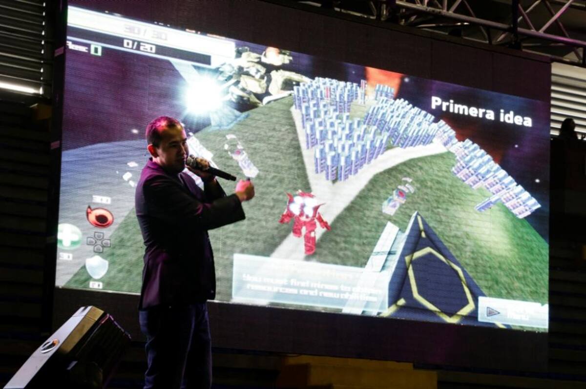Durante tres días, gamers de todas las edades se reúnen en el Palacio de los Deportes en un escenario lleno de consolas.